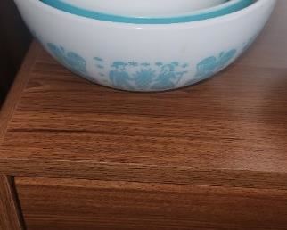 Great condition--3 bowl set