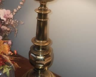 lots of Stiffel lamps--brass