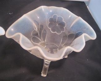 c1907 handmade opalescent Daisy & Plume footed bowl