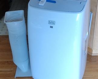 BLACK & DECKER AIR CONDITIONER WITH REMOTE