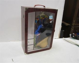 AMERICAN GIRL TRUNK AND CLOTHES