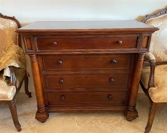 $495 - Thomasville chest 40Wx36Hx19D