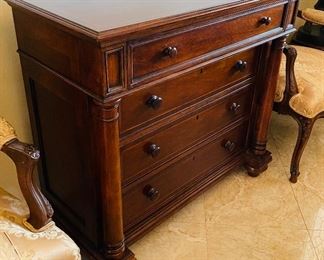 $495 - Thomasville chest 40Wx36Hx19D