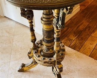 $120 Gilt wood American side table 31x20