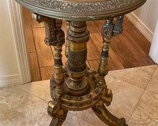 $120 Gilt wood American side table 31x20