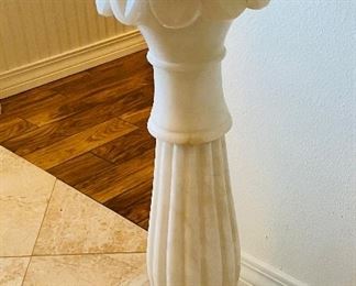 $190 Marble stand column ribbed 25x13