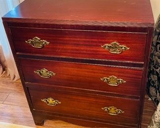 $600 - Pair of chests three drawers 