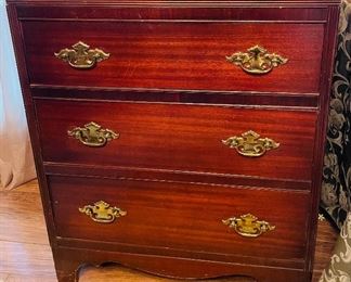 $600 - Pair of chests three drawers 