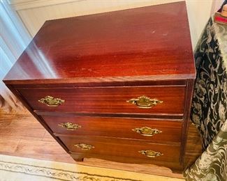 $600 - Pair of chests three drawers 