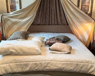 71 - $150 	Bedding comforter + 6 pillows