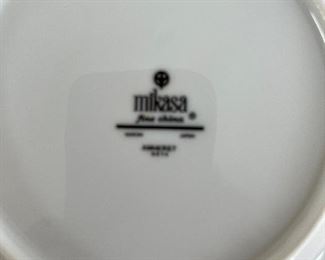 101 - $250 	Mikasa fine china Amherst 5874		
