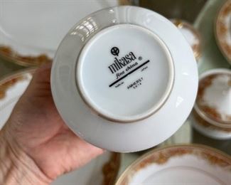 101 - $250 	Mikasa fine china Amherst 5874		
