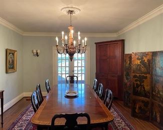 28.5H X 114L X 47.5 W

Fully extended with both 18” leaves