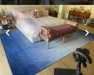 Handmade graduated Ombre Rug made by The Rug Company - that is the only item
Available in this picture.