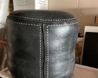 Pair of leather ottomans 