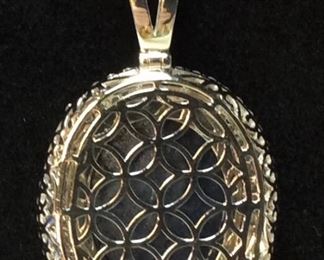 14KT WHITE GOLD SAPPHIRE & DIAMOND PENDANT & 18'' CHAIN 24.72ct SAPPHIRE, 1.62ct DIAMONDS, 14.7g, IAS APPRAISAL $8745,