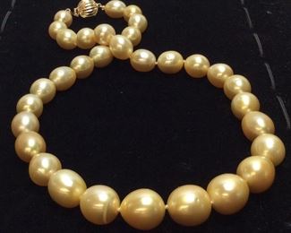 RARE GOLDEN SOUTH SEA PEARL NECKLACE 74.5g, 18''L

AIGL APPRAISAL $7,500,