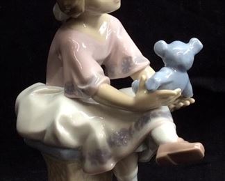 LLADRO ‘BEST FRIEND’ PORCELAIN FIGURINE WITH BOX