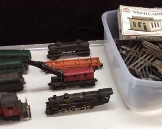 AMERICAN FLYER & LIONEL LOCOMOTIVES, TRACKS AND BOXCARS