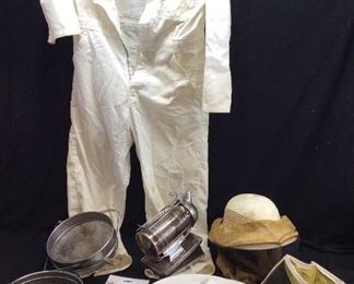 BEEKEEPER UNIFORM w BEE SMOKER