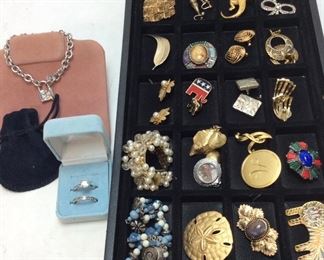 VINTAGE COSTUME JEWELRY GROUP