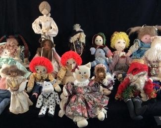  100+ ASSORTED HANDMADE CLOTH RAG DOLLS & WOOD DOLLS