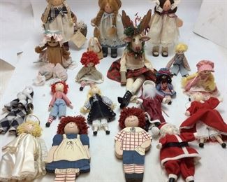  100+ ASSORTED HANDMADE CLOTH RAG DOLLS & WOOD DOLLS