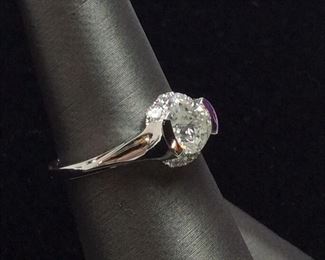 18KT WHITE GOLD DIAMOND RING, 1.01ct DIAMOND CENTER, .22ct DIAMOND ROUNDS, 3.4g, SIZE 6.5, AIGL APPRAISAL $11,247