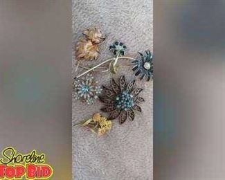 Lot of nice BSK brooches