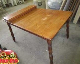 Maple Farm Table with 3 Leafs