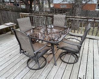 Outdoor set with umbrella and 4 chairs 