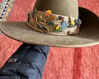 Australian military hat with pins 