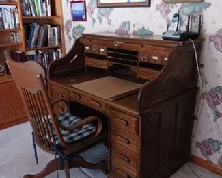 Roll top desk