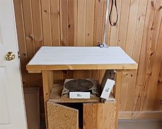Dog grooming table