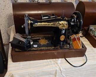 Antique Singer sewing machine sphinx decal with original Bentwood case