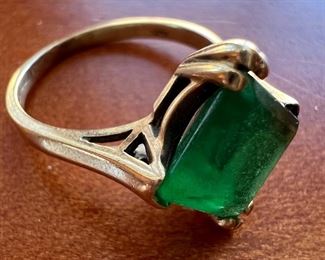 10K Gold ring with jewel