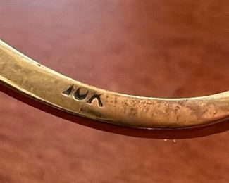 10K Gold ring with jewel