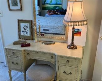 5 Drawer Vanity with matching mirror and stool