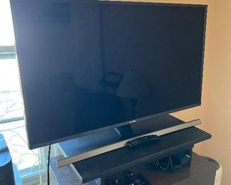 Samsung UN40JU7100 - 40" Smart LED 4K Ultra HD TV / 2015