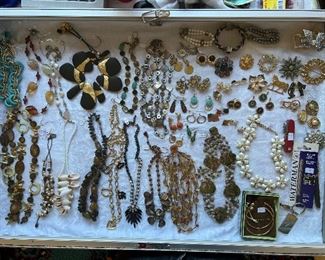 Loads of gold, silver and costume jewelry