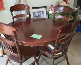 Beautiful Dining Table and Chairs