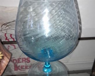 FABULOUS Vintage Mid-Century Footed Swirl Glass Vase