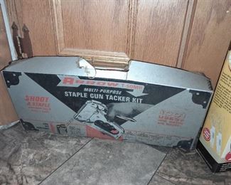 Arrow Staple Gun Tacker Kit In Box