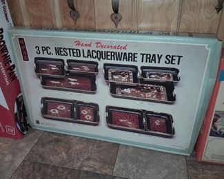 Lacquerware Tray Set In Box