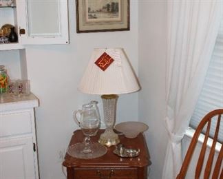 Pair of Thomasville oak side tables with drawers, pair of crystal lamps