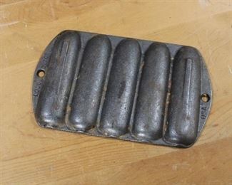 Vintage Lodge cast iron corn bread pan