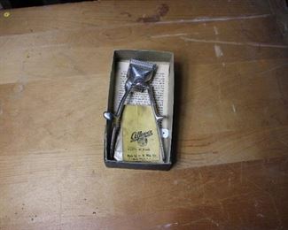 Vintage hair clippers in original box