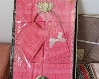 1960's guest towel set, new in box