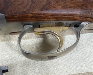 15. Weatherby Over Under, SSC-Super Sporting Clays, 12 gauge, 28” ported barrels, 10 mm raised ventilated rib, silver receiver, 5 flush mount factory choke tubes, 5 Briley extended choke tubes