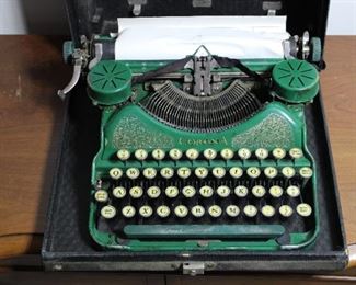 Corona portable typewriter in Glorious GREEN!